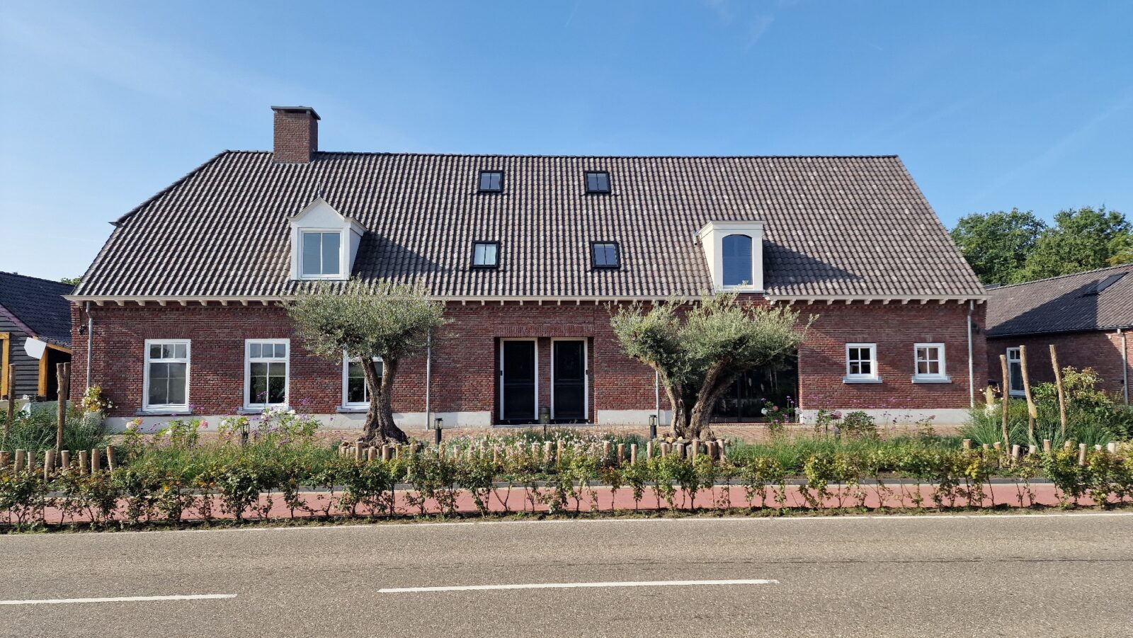 Klassieke dubbele woonboerderij