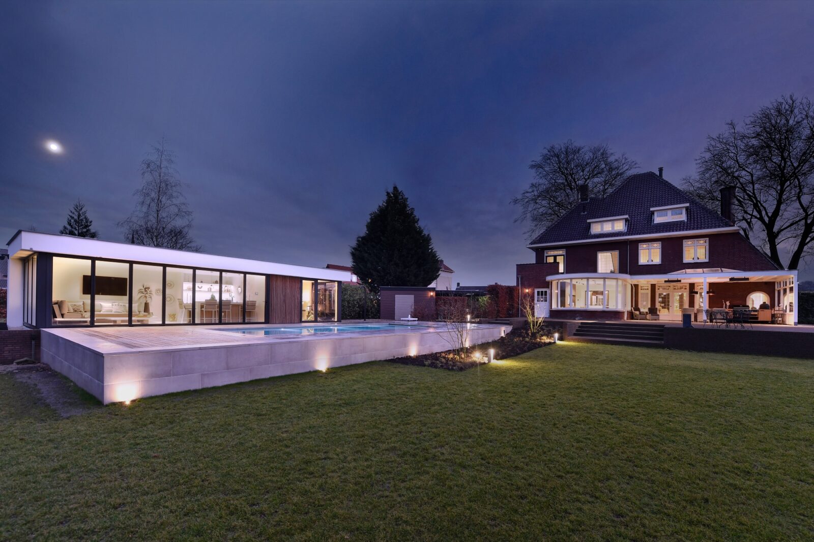 Modern poolhouse